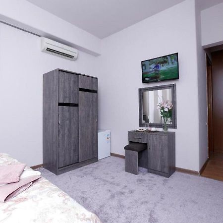Yard Guesthouse 耶烈万 外观 照片