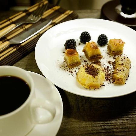 Yard Guesthouse 耶烈万 外观 照片