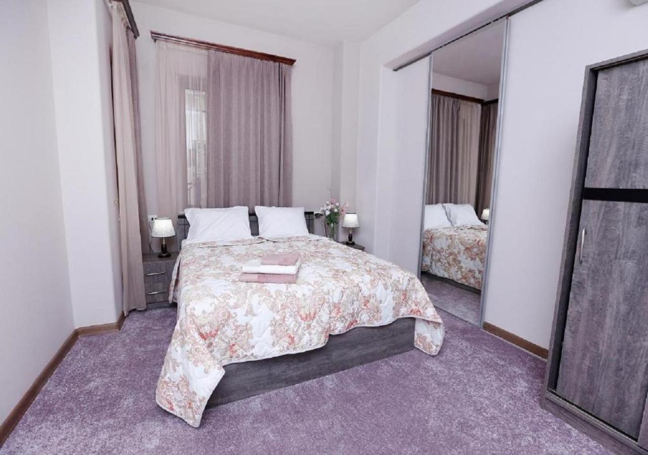 Yard Guesthouse 耶烈万 外观 照片